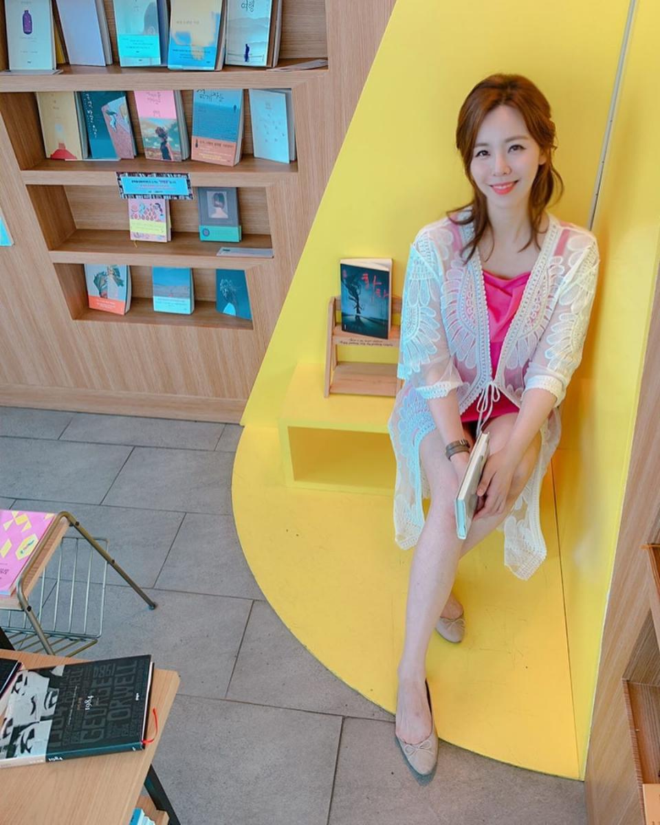 노을카페 대변신  책... 지난 5일 이승현의 인스타그램이 화제