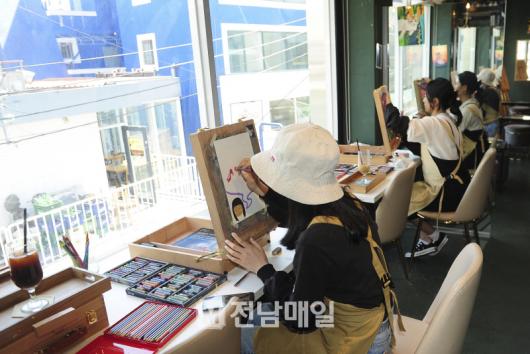 [이색카페] 드로잉카페 톤(TONE)
