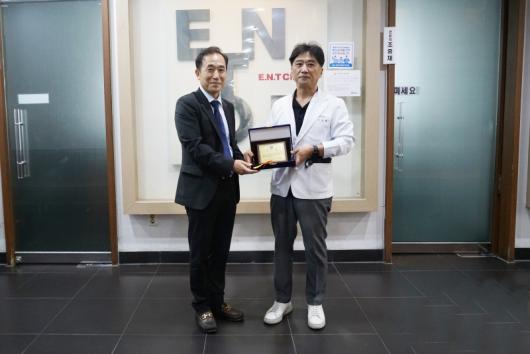 엔탑이비인후과, 조선대병원 신축 발전기금 1억원 전달