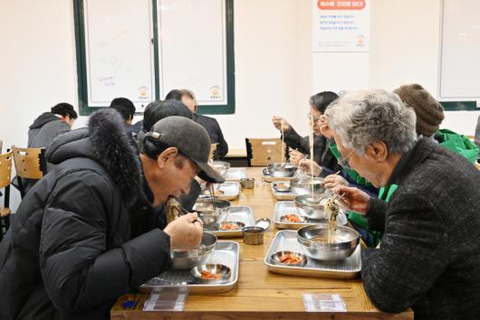 천원에 국수 한그릇…나눔의 정 더하는 ‘천원국시’