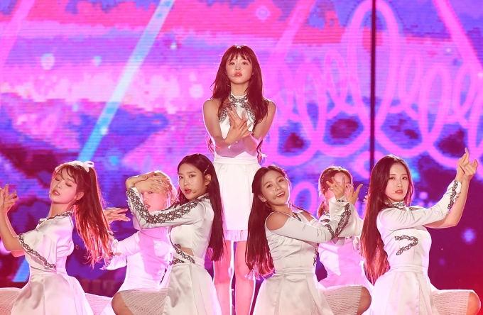 [포토]오마이걸, 꽃이 폈네