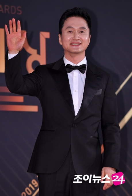 장현성, 연극->영화 킬 미 나우 주연 캐스팅…무대 감동 이어간다