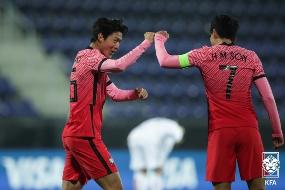 벤투호, 손흥민 도움·황의조 선제골…멕시코전 전반 1-0 종료