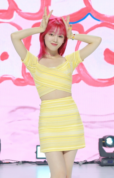 [포토]오마이걸 승희, 찰떡 핫핑크 헤어!