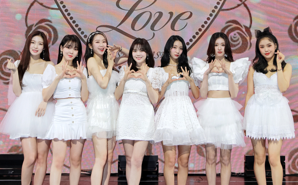 [포토]오마이걸, 더욱 깊어진 무드