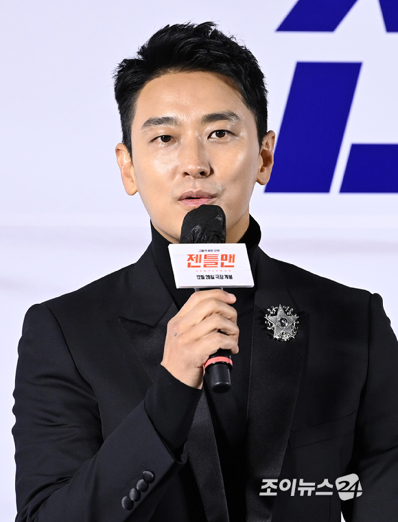 [포토]주지훈, 인사하는 젠틀맨