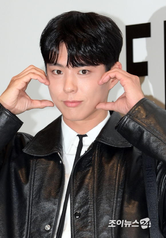 [포토]박보검, 귀여운 볼하트에 도발적인 눈빛