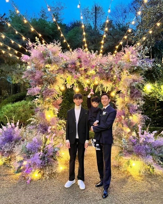 장신영♥ 강경준, 훈남 두 아들과 다정샷...父만큼 자란 첫째 정안 깜짝