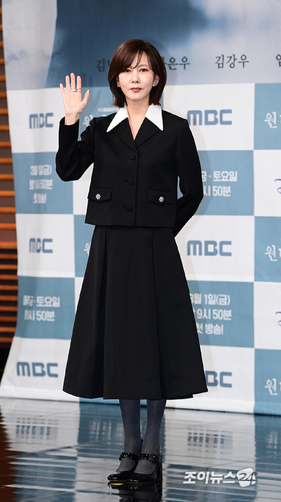 [포토]원더풀 월드 김남주, 추억의 교복 생각나는 패션