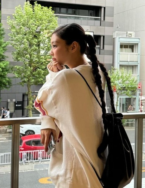 블랙핑크 제니, 도쿄 여행룩 보니...뭘 입어도 힙하네
