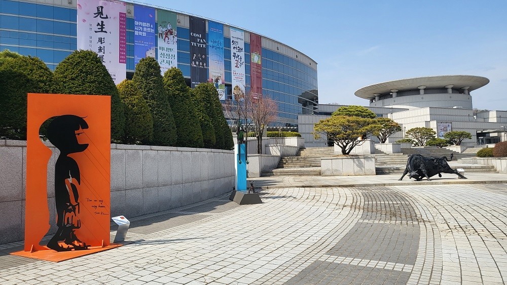 의정부예술의전당 야외광장서 견생조각전 개최
