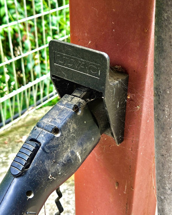 임태희 경기교육감 학교 내 전기차 충전소 설치의무 개정해야