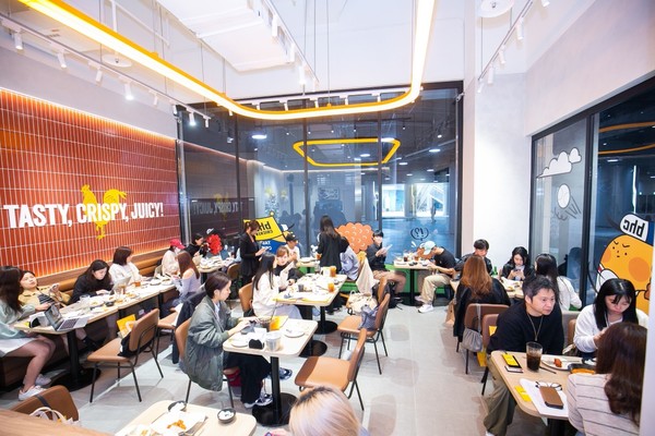 bhc 대만 1호점, 오픈 2주 만 1만 명 다녀가