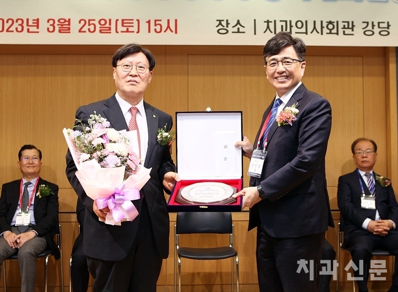 [서울시치과의사회 대상] 윤두중 회원
