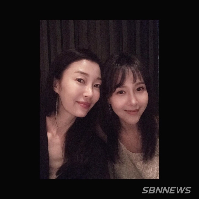 김윤정, 17일 SNS에서 근황 공개하며 팬들과 소통해…