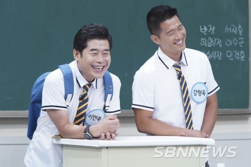 ‘아는 형님’ 강형욱은 민경훈보다 내가 동생이라며 나이를 공개했다.