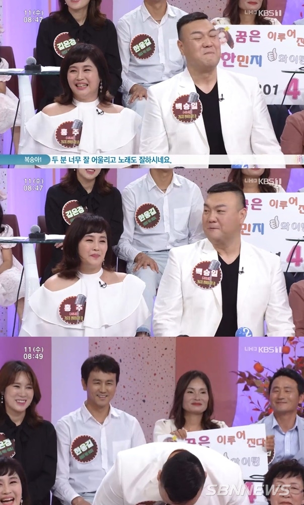 홍주는 1995년 MBC 강변가요제로 데뷔해 가수… "아침마당"