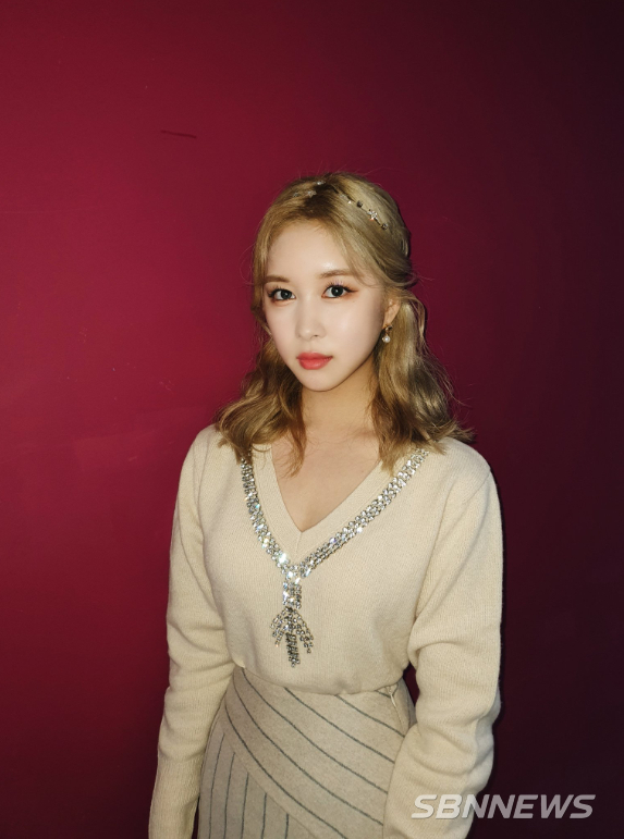 우주소녀 다영, 베이지 의상 완벽 소화 오늘 헤어메이크업의상 완벽해