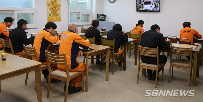 【서천】서천소방서, 구내식당 사회적 거리두기 실천