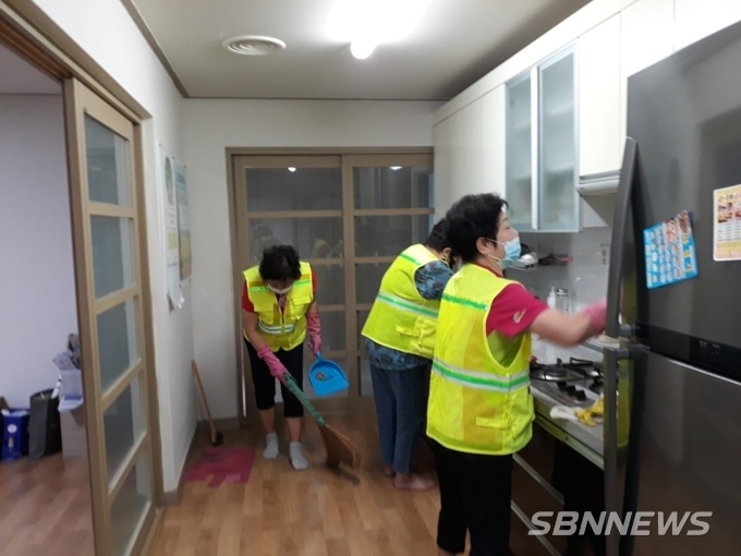 【서천】서천읍, ‘마을회관 대청소’ 사업 주민 호평