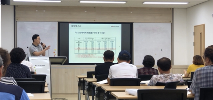 농업기술실용화재단, 딸기 재배 농가를 위한 양액관리 및 PLS대응 교육 실시