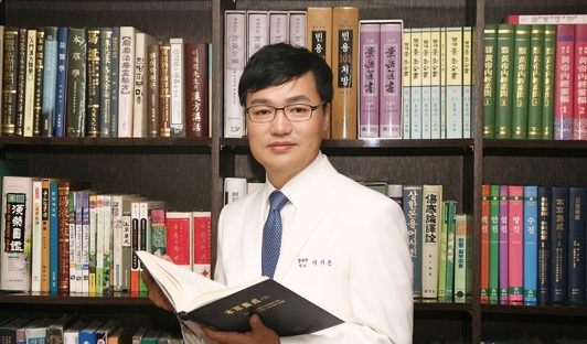 [이기훈 박사-건강칼럼] 피부노출 꺼려지는 건선질환
