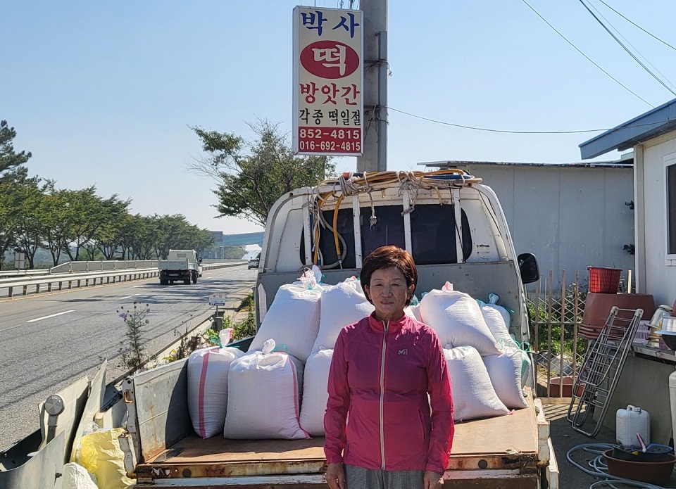 [함께 사는 지역경제] 경산 박사떡방앗간, 소외계층 위해 백미 800kg 기탁
