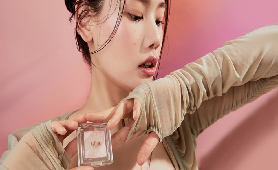 LG생활건강, 반짝임의 정점 글린트 하이라이터 피치문 출시