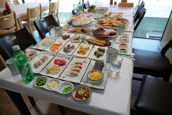 속초맛집 북한횟집, 대포항맛집 찾는 여름 속초 여행객 위한 해산물 요리 제공