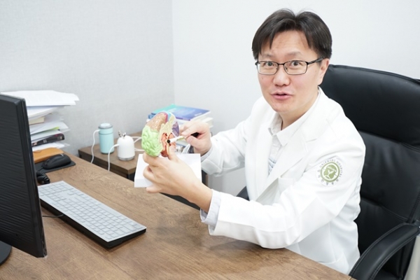 귀에서 소리 맴도는 이명 증상, 양·한방 협진 치료 통해 근본적인 원인 다스려야