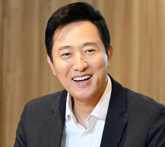 조국, 오세훈 측과 공방 확산… 부동산·청년정책 두고 맞불