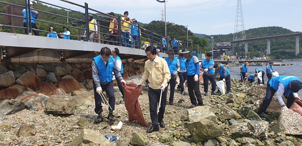 창원 성산구, 민·관·기업체 한마음 바다 정화 활동 펼쳐
