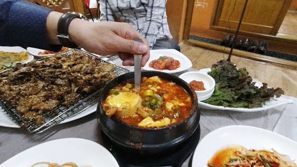 [맛집] 참전통한식 7천원에 13개 반찬 백반집