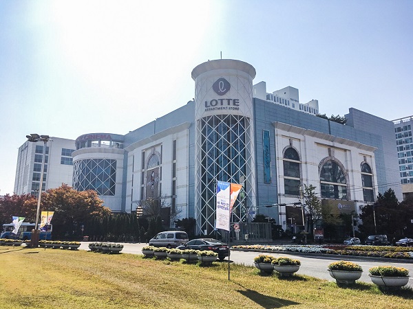롯데백화점 창원점 25일 긴급 휴점...코로나19 확진자 방문
