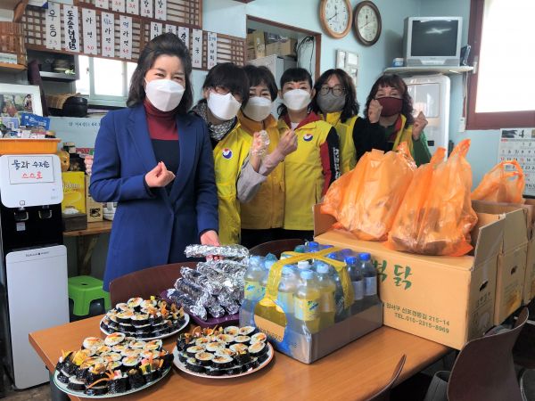 통영시, 아동복지시설에 김밥 등 먹거리 나눔 실시