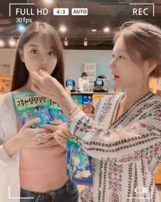 최슬기, “.밍이랑 밍동놀러갔눈데눈스퀘어에 내가 짱죠아하는 허니버터아몬드가...” 근황공개