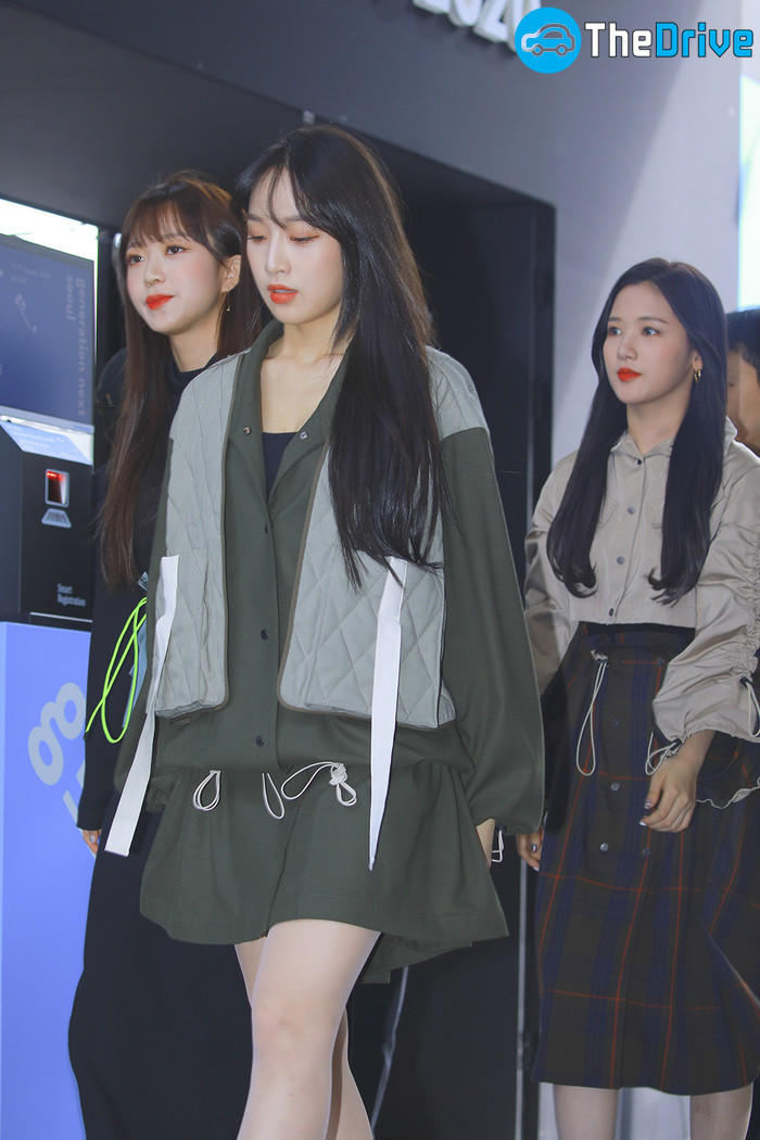 [D포토] 걸그룹 네이쳐 소희-새봄-채빈, 시크하게 입장 (2020 S/S 서울패션위크 GN 문제이)