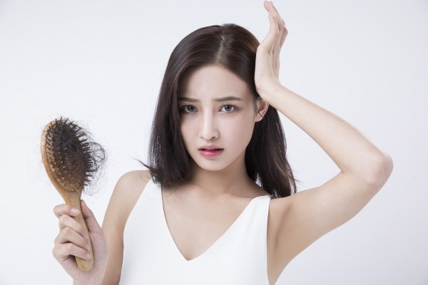 얼굴보다 두피에 티트리, 비듬 및 각질 완화 도와