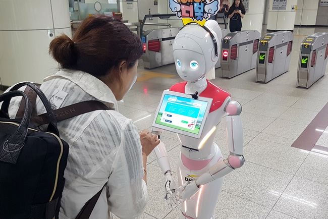 대전도시철도공사, 대전 정부청사역에 인공지능로봇 ´디봇´ 배치