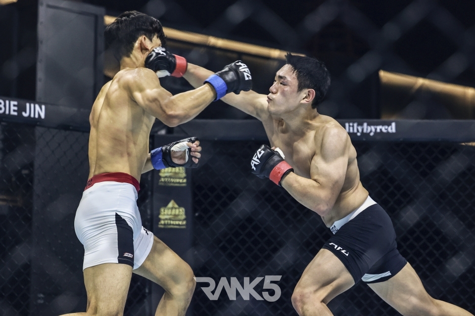 [R5포토] 카우보이MMA 오수환의 기습펀치