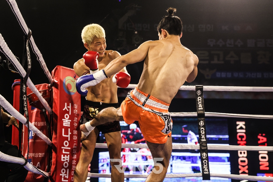 [포토] 2023 KBA 코리아 그랑프리 킥복싱 김성현(광주 투혼무에타이) vs 김호성(성남 설봉)