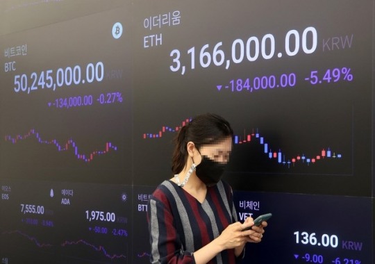 비트코인, 3만2000달러 일시 붕괴 …극심한 변동폭