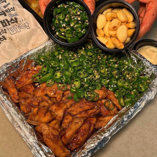 기영이숯불두마리치킨, 신메뉴 ‘간땡이숯불치킨’ 선보여