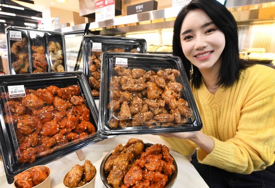 [포토] ‘깊은 맛과 식감 UP’ 홈플러스, 닭강정 리뉴얼 출시