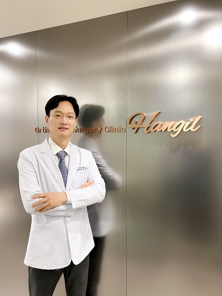 여름철 야외활동으로 인한 허리디스크, 조기에 정형외과 찾아 치료해야