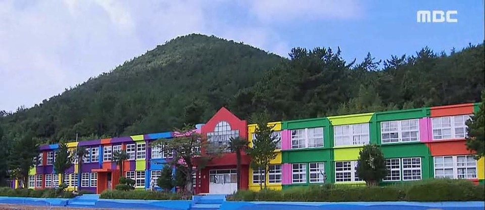 [주장] 돌산중앙초등학교 외벽 페인팅, 어떻게 보십니까?