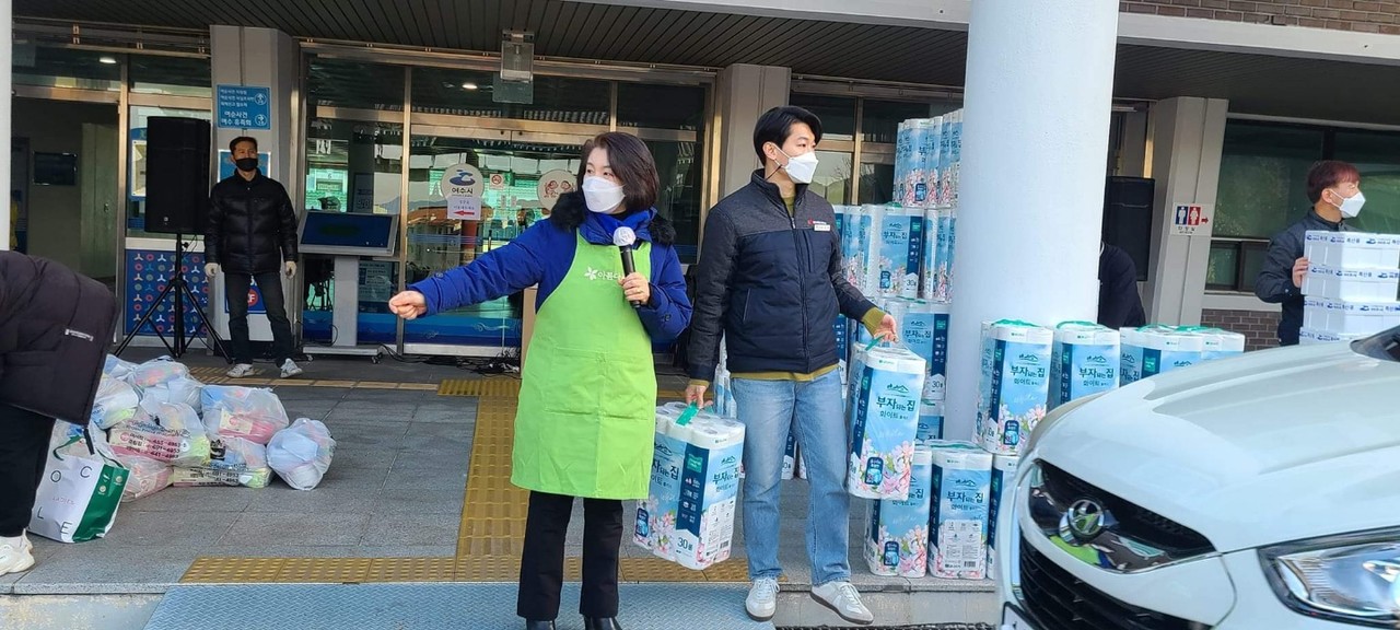 아름다운가게 여수, 19번째 나눔보따리 전달해