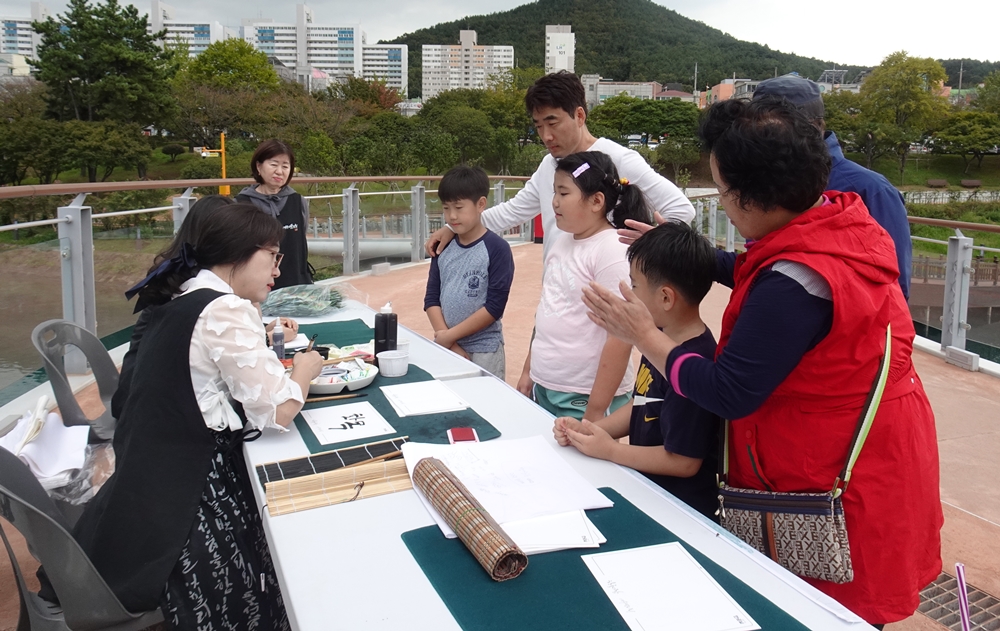 온 세상 비추는 우리 한글... 여수캘리회가 준비한 작은 선물