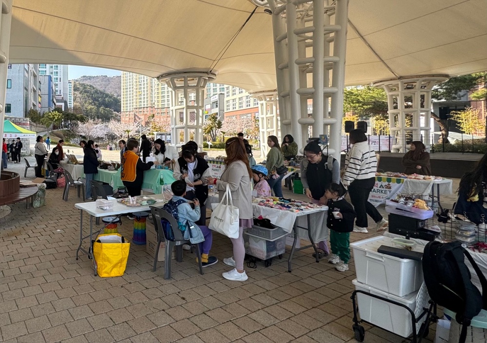 여수시 만덕동, 농산물 직거래 벚꽃 장터 열어