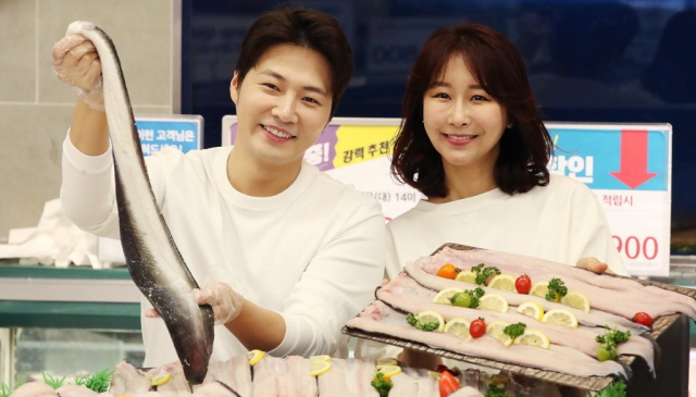 이마트, 코로나로 어려움 겪는 장어 양만업자 돕는다